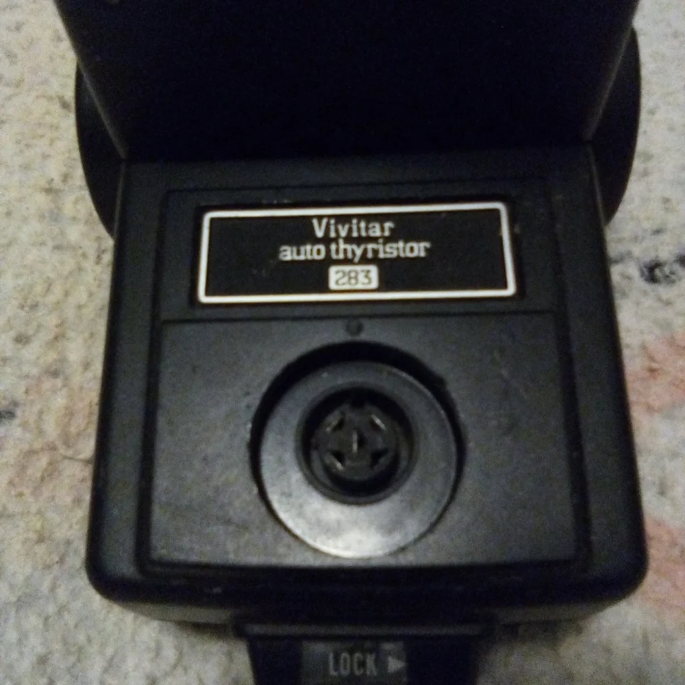 Vintage Black Vivitar Auto Thyristor 283 Photoflash Shoe Mount No Cord Untested